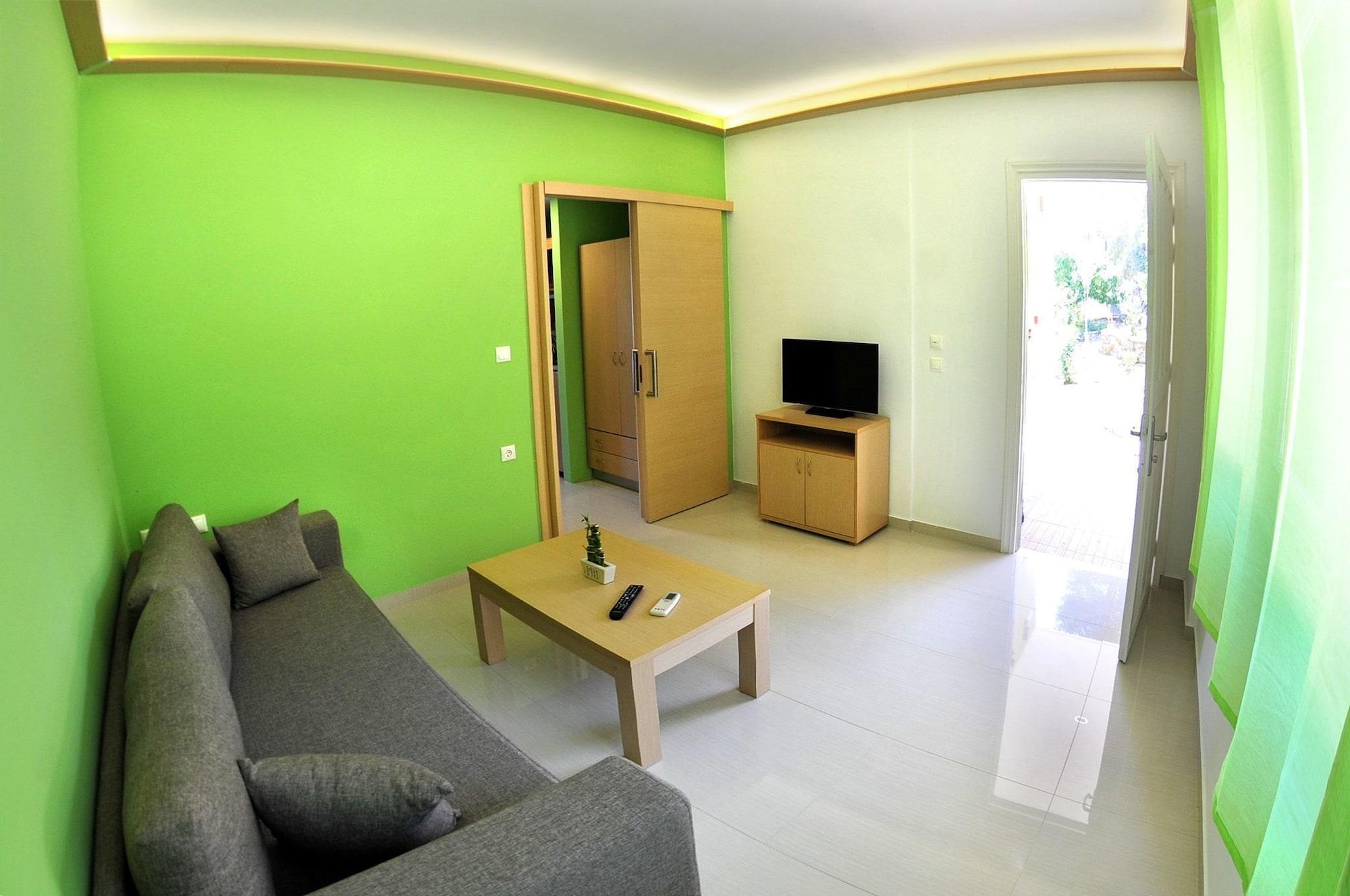 Vliho Bay & Apartament Yénion