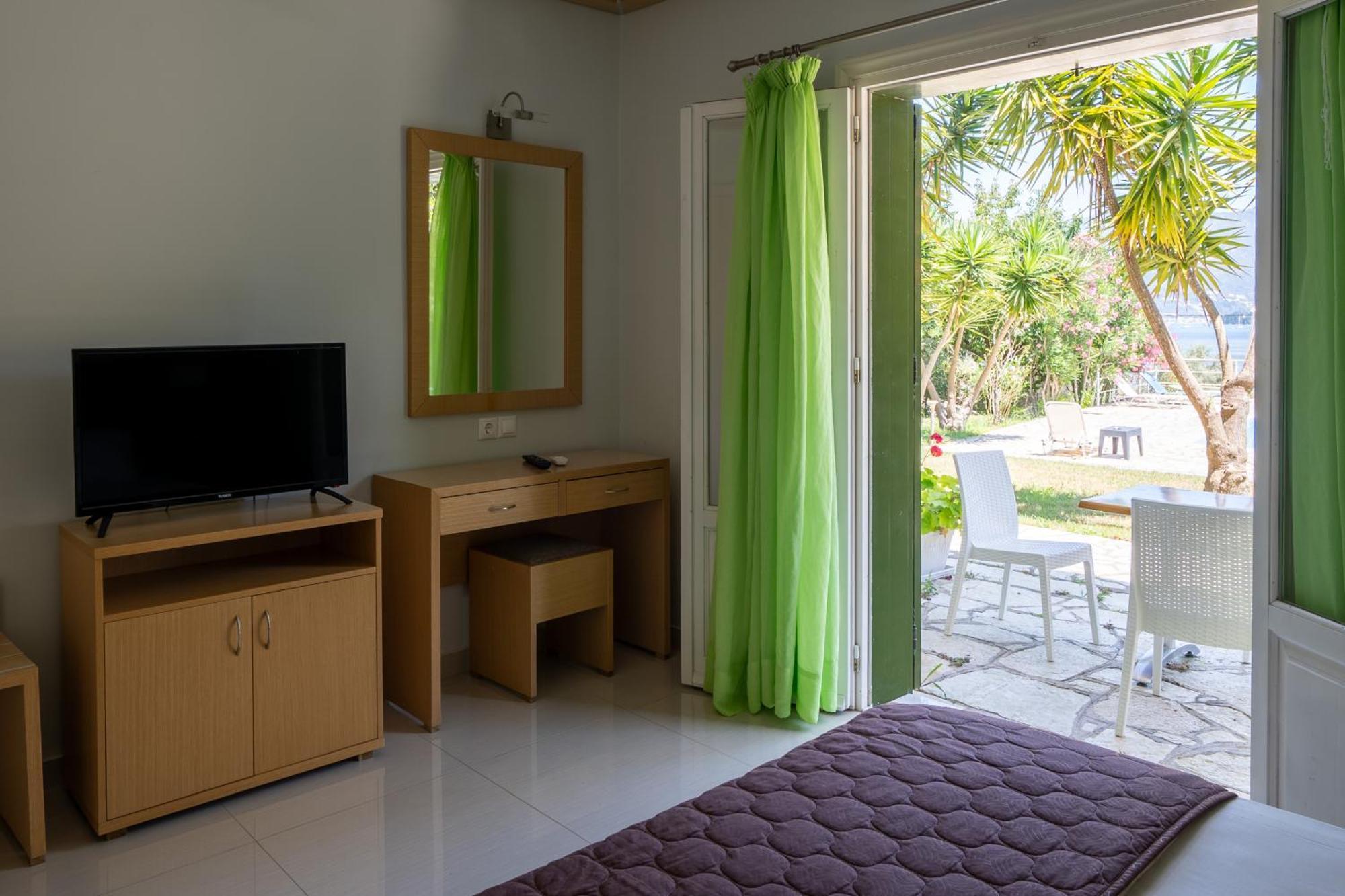 Apartament Vliho Bay & Yénion