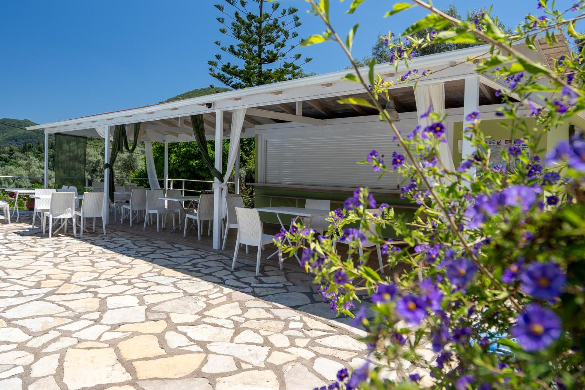 Apartament Vliho Bay & Yénion